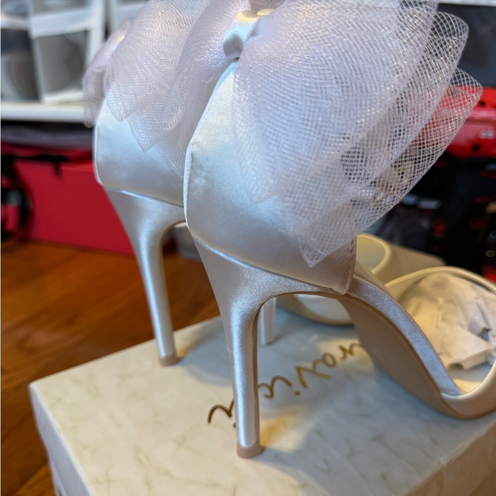 Elegant White Satin High Heel Sandals with Tulle Bow